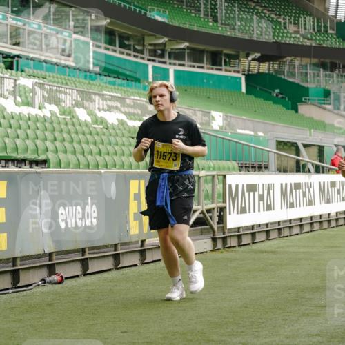 13.09.2026 - 21. swb-Marathon Bremen Michael Burmester http://msf.ph/oto/10425488 13.09.2026 10:48:06 Laufen im Stadion 10264, 10292, 10349, 10407, 10440, 10732, 10789, 10925, 10933, 11104, 11262, 11423, 11443, 11541, 11573, 11579, 11639, 11663, 11698, 11980, 12083, 12157, 12340, 12444, 12471, 12472, 12542, 12561, 10137, 10176, 10191, 10192, 10194, 10202, 10242, 10295, 10325, 10335, 10344, 10430, 10459, 10513, 10524, 10568, 10600, 10629, 10679, 10713, 10756, 10779, 10882, 10979, 10997, 10999, 11081, 11200, 11233, 11307, 11355, 12089, 12153 meine-sportfotos.de