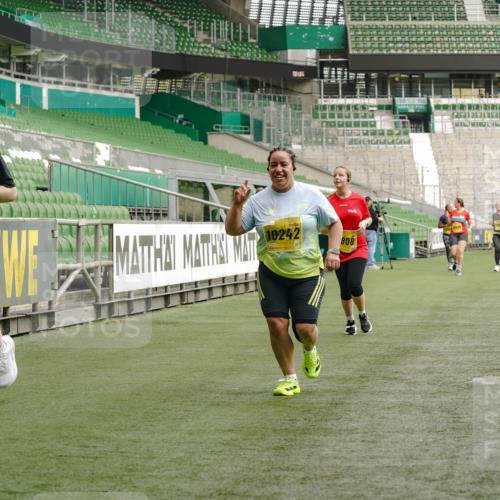 13.09.2026 - 21. swb-Marathon Bremen Michael Burmester http://msf.ph/oto/10425504 13.09.2026 10:48:06 Laufen im Stadion 10264, 10292, 10349, 10407, 10440, 10732, 10789, 10925, 10933, 11104, 11262, 11423, 11443, 11541, 11573, 11579, 11639, 11663, 11698, 11980, 12083, 12157, 12340, 12444, 12471, 12472, 12542, 12561, 10137, 10176, 10191, 10192, 10194, 10202, 10242, 10295, 10325, 10335, 10344, 10430, 10459, 10513, 10524, 10568, 10600, 10629, 10679, 10713, 10756, 10779, 10882, 10979, 10997, 10999, 11081, 11200, 11233, 11307, 11355, 12089, 12153 meine-sportfotos.de