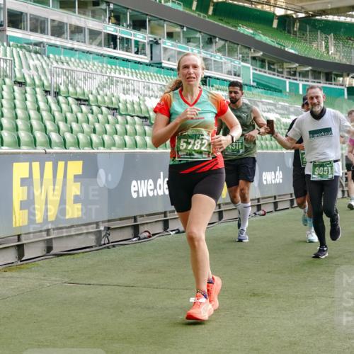 13.09.2026 - 21. swb-Marathon Bremen Michael Burmester http://msf.ph/oto/10425524 13.09.2026 13:24:41 Laufen im Stadion 137, 182, 213, 294, 324, 434, 505, 548, 721, 723, 739, 743, 752, 815, 818, 1273, 1410, 1463, 1471, 1491, 1504, 1515, 1561, 1597, 1598, 1830, 1944, 2059, 2095, 2211, 2252, 2267, 2271, 2286, 2312, 2323, 2354, 2445, 2465, 2483, 2495, 2497, 2503, 2506, 2554, 2571, 2591, 2644, 2752, 2768, 2776, 2833, 2878, 2896, 2936, 2968, 2981, 3005, 3142, 3211, 3259, 3282, 3288, 3289, 3292, 3298, 3306, 3312, 3329, 3364, 3381, 3390, 3395, 3423, 3447, 3770, 3819, 4466 meine-sportfotos.de