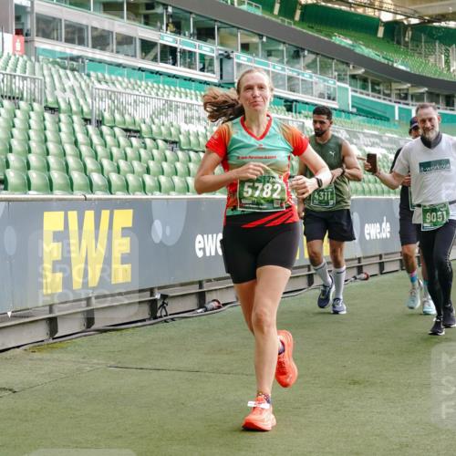 13.09.2026 - 21. swb-Marathon Bremen Michael Burmester http://msf.ph/oto/10425532 13.09.2026 13:24:42 Laufen im Stadion 137, 182, 213, 294, 324, 434, 505, 543, 548, 721, 723, 739, 743, 752, 815, 818, 1273, 1410, 1463, 1471, 1491, 1504, 1515, 1561, 1597, 1598, 1830, 1944, 1953, 2059, 2095, 2211, 2252, 2267, 2271, 2286, 2312, 2323, 2354, 2445, 2465, 2483, 2495, 2497, 2503, 2506, 2554, 2571, 2591, 2644, 2752, 2768, 2776, 2833, 2878, 2896, 2936, 2968, 2981, 3005, 3142, 3211, 3259, 3282, 3288, 3289, 3292, 3298, 3306, 3312, 3329, 3364, 3381, 3390, 3395, 3423, 3447, 3770, 3819, 4466 meine-sportfotos.de