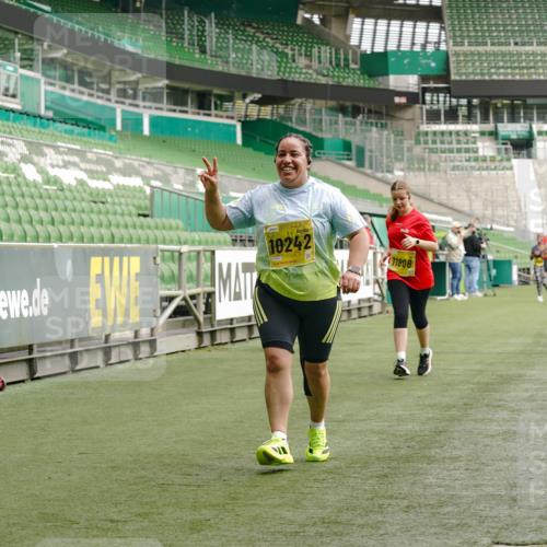 13.09.2026 - 21. swb-Marathon Bremen Michael Burmester http://msf.ph/oto/10425535 13.09.2026 10:48:08 Laufen im Stadion 10264, 10292, 10349, 10407, 10440, 10732, 10789, 10925, 10933, 11104, 11262, 11423, 11443, 11541, 11573, 11579, 11639, 11663, 11698, 11980, 12083, 12157, 12340, 12444, 12471, 12472, 12542, 12561, 10137, 10176, 10191, 10192, 10194, 10202, 10242, 10295, 10325, 10335, 10344, 10430, 10459, 10513, 10524, 10568, 10600, 10629, 10679, 10713, 10756, 10779, 10882, 10979, 10997, 10999, 11081, 11200, 11233, 11307, 11355, 12089, 12153 meine-sportfotos.de