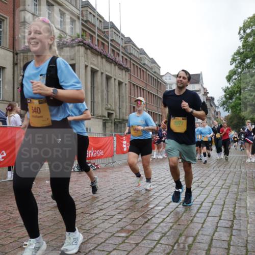 13.09.2026 - Kiel Lauf Yannick Fuchs http://msf.ph/oto/10425548 13.09.2026 11:02:37 Ziel 935, 2299, 3207, 3670, 3947, 3968, 4562, 4648, 4984, 4986, 5479, 6375, 6878, 7389, 8036, 8914, 9745, 10648, 11384, 11942, 208, 484, 540, 649, 651, 709, 841, 845, 1651, 1693, 2322, 2778, 2895, 3102, 3414, 3443, 3942, 3977, 4848, 6332, 6998, 7005, 7244, 8218, 8517, 8793, 8974, 9448, 9732, 9738, 10020, 10531, 11135, 11256, 11261, 11301, 11466, 11546, 12085, 12578, 12640, 12697, 415, 1095, 1298, 2055, 5712, 6071, 6483, 6934, 9108, 10165 meine-sportfotos.de