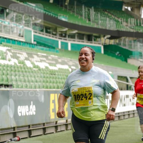 13.09.2026 - 21. swb-Marathon Bremen Michael Burmester http://msf.ph/oto/10425551 13.09.2026 10:48:08 Laufen im Stadion 10264, 10292, 10349, 10407, 10440, 10732, 10789, 10925, 10933, 11104, 11262, 11423, 11443, 11541, 11573, 11579, 11639, 11663, 11698, 11980, 12083, 12157, 12340, 12444, 12471, 12472, 12542, 12561, 10137, 10176, 10191, 10192, 10194, 10202, 10242, 10295, 10325, 10335, 10344, 10430, 10459, 10513, 10524, 10568, 10600, 10629, 10679, 10713, 10756, 10779, 10882, 10979, 10997, 10999, 11081, 11200, 11233, 11307, 11355, 12089, 12153 meine-sportfotos.de