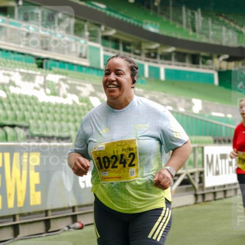 13.09.2026 - 21. swb-Marathon Bremen Michael Burmester http://msf.ph/oto/10425566 13.09.2026 10:48:09 Laufen im Stadion 10264, 10292, 10349, 10407, 10440, 10732, 10789, 10925, 10933, 11104, 11262, 11423, 11443, 11541, 11573, 11579, 11639, 11663, 11698, 11980, 12083, 12157, 12340, 12444, 12471, 12472, 12542, 12561, 10137, 10176, 10191, 10192, 10194, 10202, 10242, 10295, 10325, 10335, 10344, 10430, 10459, 10513, 10524, 10568, 10600, 10629, 10679, 10713, 10756, 10779, 10882, 10979, 10997, 10999, 11081, 11200, 11233, 11307, 11355, 12089, 12153 meine-sportfotos.de