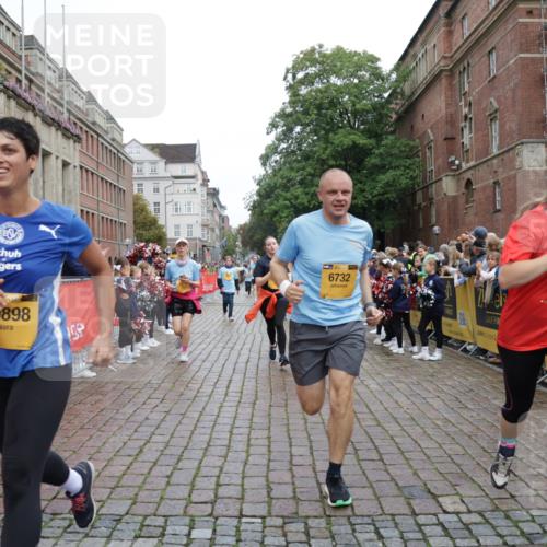 13.09.2026 - Kiel Lauf Yannick Fuchs http://msf.ph/oto/10425573 13.09.2026 09:46:10 Ziel 1415, 2482, 3052, 3954, 4909, 4910, 4918, 5234, 5855, 5955, 6732, 7015, 7308, 8125, 10203, 10685, 10898, 11076, 11078, 557, 1418, 2127, 2788, 3025, 3142, 3301, 3974, 4413, 4569, 5511, 5757, 5829, 7202, 7349, 7572, 7911, 7924, 8126, 8244, 8611, 8859, 9841, 10036, 10142, 10392, 10445, 10719, 12281, 12374, 12841, 167, 181, 442, 3361, 6857, 9832, 10117, 10913, 11316, 11859, 11861, 12495, 12621, 1023, 1579, 6038, 8126 meine-sportfotos.de