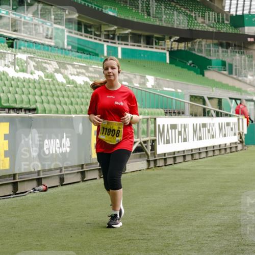 13.09.2026 - 21. swb-Marathon Bremen Michael Burmester http://msf.ph/oto/10425592 13.09.2026 10:48:11 Laufen im Stadion 10264, 10292, 10349, 10407, 10440, 10732, 10789, 10925, 10933, 11104, 11262, 11423, 11443, 11541, 11573, 11579, 11639, 11663, 11698, 11980, 12083, 12157, 12340, 12444, 12471, 12472, 12542, 12561, 10137, 10176, 10191, 10192, 10194, 10202, 10242, 10295, 10325, 10335, 10344, 10430, 10459, 10513, 10524, 10568, 10600, 10629, 10651, 10679, 10713, 10756, 10779, 10882, 10979, 10997, 10999, 11081, 11200, 11233, 11307, 11355, 12089, 12153 meine-sportfotos.de