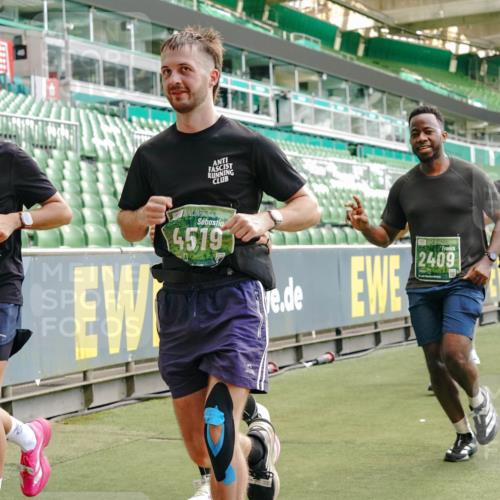 13.09.2026 - 21. swb-Marathon Bremen Michael Burmester http://msf.ph/oto/10425616 13.09.2026 13:01:52 Laufen im Stadion 150, 242, 282, 318, 440, 531, 687, 722, 930, 936, 946, 1006, 1067, 1163, 1250, 1436, 1448, 1582, 1896, 2033, 2047, 2062, 2292, 2345, 2370, 2378, 2409, 2427, 2485, 2490, 2491, 2560, 2561, 2627, 2638, 2658, 2666, 2668, 2700, 2708, 2781, 2906, 2967, 2987, 3013, 3044, 3163, 3164, 3168, 3173, 3187, 3248, 3294, 3334, 3372, 3374, 3375, 3385, 3392, 3524, 3526, 3527, 3603, 3642, 3667, 3721, 3774, 3806, 3852, 3856, 3893, 4000, 4506, 4558 meine-sportfotos.de