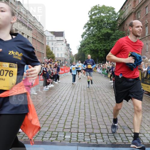13.09.2026 - Kiel Lauf Yannick Fuchs http://msf.ph/oto/10425617 13.09.2026 09:46:12 Ziel 442, 2482, 3052, 3954, 4918, 5855, 5955, 6732, 7015, 7308, 8125, 10203, 10685, 10898, 11076, 11078, 557, 1415, 1418, 2127, 2788, 3025, 3142, 3301, 3974, 4413, 4569, 4909, 4910, 5234, 5511, 5757, 5829, 7202, 7349, 7572, 7911, 7924, 8244, 8611, 8859, 9841, 10036, 10142, 10392, 10445, 10719, 12374, 12841, 167, 181, 3361, 6355, 6577, 6857, 7439, 9832, 10117, 10913, 10946, 11316, 11859, 11861, 12173, 12495, 12621, 1023, 1579, 6038, 8126 meine-sportfotos.de
