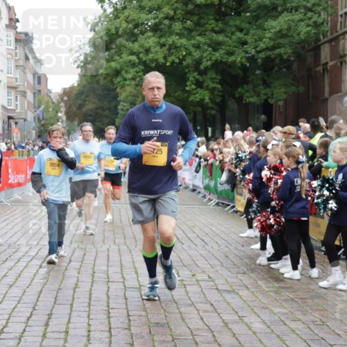 13.09.2026 - Kiel Lauf Yannick Fuchs http://msf.ph/oto/10425630 13.09.2026 09:46:13 Ziel 442, 2482, 3052, 3954, 4918, 5855, 5955, 6732, 7015, 7308, 8125, 10117, 10203, 10685, 10898, 11076, 11078, 557, 1415, 1418, 2127, 2788, 3025, 3142, 3301, 3974, 4413, 4569, 4909, 4910, 5234, 5511, 5757, 5829, 7202, 7349, 7572, 7911, 7924, 8244, 8611, 8859, 9841, 10036, 10142, 10392, 10445, 10719, 12374, 12841, 167, 181, 3361, 6355, 6577, 6857, 7439, 9832, 10177, 10913, 10946, 11316, 11859, 11861, 12173, 12495, 12621, 1023, 1579, 3025, 6038, 8126 meine-sportfotos.de