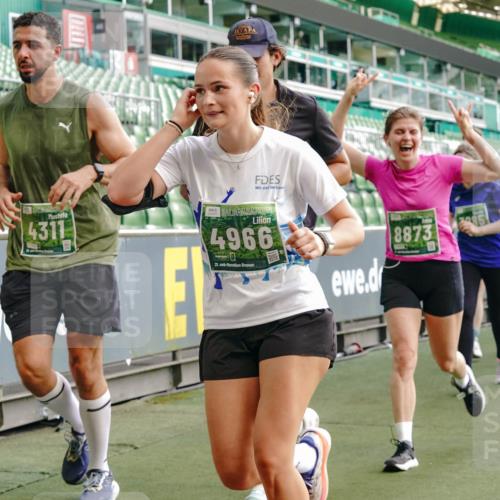 13.09.2026 - 21. swb-Marathon Bremen Michael Burmester http://msf.ph/oto/10425632 13.09.2026 13:24:44 Laufen im Stadion 137, 182, 213, 294, 324, 434, 505, 543, 548, 721, 723, 739, 743, 752, 815, 818, 966, 1273, 1410, 1463, 1471, 1491, 1504, 1515, 1561, 1597, 1598, 1830, 1944, 1953, 2059, 2095, 2211, 2252, 2267, 2271, 2286, 2312, 2323, 2354, 2445, 2465, 2483, 2495, 2497, 2503, 2506, 2554, 2571, 2591, 2644, 2752, 2768, 2776, 2833, 2878, 2896, 2936, 2968, 2981, 3005, 3142, 3211, 3259, 3282, 3288, 3289, 3292, 3298, 3306, 3312, 3329, 3364, 3381, 3390, 3395, 3447, 3770, 3819, 4466 meine-sportfotos.de