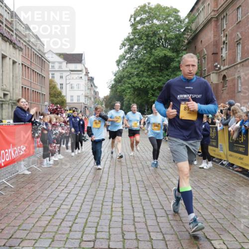 13.09.2026 - Kiel Lauf Yannick Fuchs http://msf.ph/oto/10425666 13.09.2026 09:46:14 Ziel 442, 2482, 3052, 3954, 4918, 5855, 5955, 6732, 7015, 7308, 8125, 10117, 10203, 10685, 10898, 11076, 11078, 557, 1415, 1418, 2127, 2788, 3025, 3142, 3301, 3974, 4413, 4569, 4909, 4910, 5234, 5511, 5757, 5829, 7202, 7349, 7572, 7911, 7924, 8244, 8611, 8859, 9841, 10036, 10142, 10203, 10392, 10445, 10719, 12374, 12841, 167, 181, 3361, 6355, 6577, 6857, 7439, 9832, 10177, 10913, 10946, 11316, 11859, 11861, 12173, 12495, 12621, 1023, 1579, 3025, 6038, 8126 meine-sportfotos.de