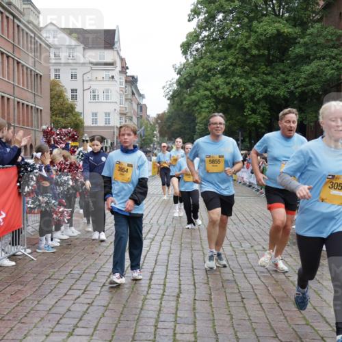 13.09.2026 - Kiel Lauf Yannick Fuchs http://msf.ph/oto/10425685 13.09.2026 09:46:15 Ziel 442, 2482, 3052, 3954, 4918, 5855, 5955, 6732, 7015, 7308, 8125, 10117, 10685, 10898, 11076, 11078, 11316, 557, 1415, 1418, 2127, 2482, 2788, 3025, 3142, 3301, 3974, 4413, 4569, 4909, 4910, 4918, 5234, 5511, 5757, 5829, 7202, 7572, 7911, 7924, 8244, 8611, 8859, 9841, 10036, 10142, 10203, 10392, 10445, 10719, 12374, 12841, 167, 181, 288, 3361, 6355, 6577, 6857, 7439, 9832, 10177, 10913, 10946, 11859, 11861, 12173, 12495, 12621, 1023, 3025, 8126 meine-sportfotos.de