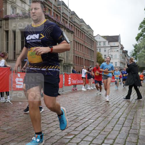13.09.2026 - Kiel Lauf Yannick Fuchs http://msf.ph/oto/10425712 13.09.2026 11:02:57 Ziel 1095, 1635, 2055, 2796, 3513, 4478, 4781, 5046, 5712, 6071, 6483, 6548, 6768, 6934, 6969, 6974, 7968, 8084, 9108, 9663, 10165, 10664, 10999, 11255, 11736, 11846, 415, 649, 935, 1298, 1693, 2299, 3207, 3414, 3670, 3947, 3968, 4562, 4648, 4984, 4986, 5479, 6375, 6878, 7389, 8036, 8914, 9745, 10648, 11064, 11384, 11717, 11942, 12085, 12640, 12697, 986, 1923, 2975, 3621, 3635, 3912, 4757, 5893, 5998, 6319, 6669, 8130, 8136, 8204, 8782, 9070, 9202, 12550 meine-sportfotos.de
