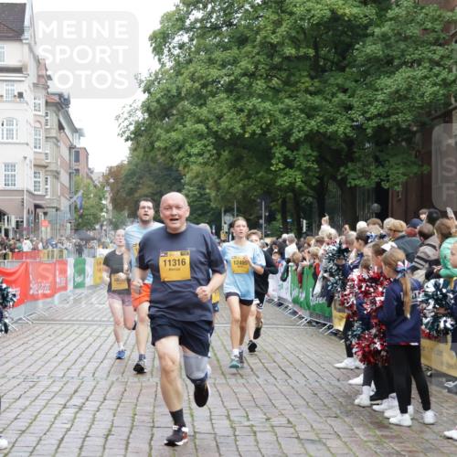 13.09.2026 - Kiel Lauf Yannick Fuchs http://msf.ph/oto/10425770 13.09.2026 09:46:21 Ziel 167, 181, 442, 3052, 3361, 3954, 5855, 5955, 6857, 7308, 8125, 10117, 10913, 11316, 11859, 12495, 12621, 557, 1415, 1418, 2127, 2482, 3142, 3301, 4569, 4909, 4910, 4918, 5234, 5511, 5757, 5829, 6732, 7015, 7572, 7911, 7924, 8244, 8611, 8859, 9841, 10036, 10203, 10685, 10719, 10898, 11076, 11078, 12374, 12841, 288, 3033, 3035, 4906, 6048, 6355, 6577, 7439, 7675, 7754, 8929, 9832, 10177, 10946, 11861, 12173, 12552, 2788, 3025, 3974 meine-sportfotos.de