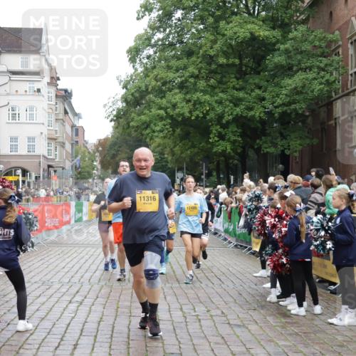 13.09.2026 - Kiel Lauf Yannick Fuchs http://msf.ph/oto/10425774 13.09.2026 09:46:21 Ziel 167, 181, 442, 3052, 3361, 3954, 5855, 5955, 6857, 7308, 8125, 10117, 10913, 11316, 11859, 12495, 12621, 557, 1415, 1418, 2127, 2482, 3142, 3301, 4569, 4909, 4910, 4918, 5234, 5511, 5757, 5829, 6732, 7015, 7572, 7911, 7924, 8244, 8611, 8859, 9841, 10036, 10203, 10685, 10719, 10898, 11076, 11078, 12374, 12841, 288, 3033, 3035, 4906, 6048, 6355, 6577, 7439, 7675, 7754, 8929, 9832, 10177, 10946, 11861, 12173, 12552, 2788, 3025, 3974 meine-sportfotos.de