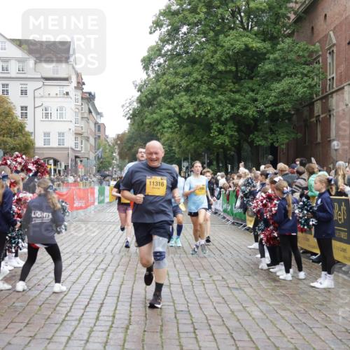 13.09.2026 - Kiel Lauf Yannick Fuchs http://msf.ph/oto/10425777 13.09.2026 09:46:22 Ziel 167, 181, 442, 3052, 3361, 3954, 5855, 5955, 6857, 7308, 8125, 10117, 10913, 11316, 11859, 12495, 12621, 557, 1415, 1418, 2127, 2482, 3142, 3301, 4909, 4910, 4918, 5234, 5511, 5757, 5829, 6732, 7015, 7572, 7911, 7924, 8125, 8244, 8611, 8859, 9841, 10036, 10203, 10685, 10719, 10898, 11076, 11078, 12374, 12841, 288, 3033, 3035, 4906, 6048, 6355, 6577, 7439, 7675, 7754, 8887, 8929, 9832, 10177, 10946, 11861, 12173, 12552, 2788, 3025, 3974 meine-sportfotos.de