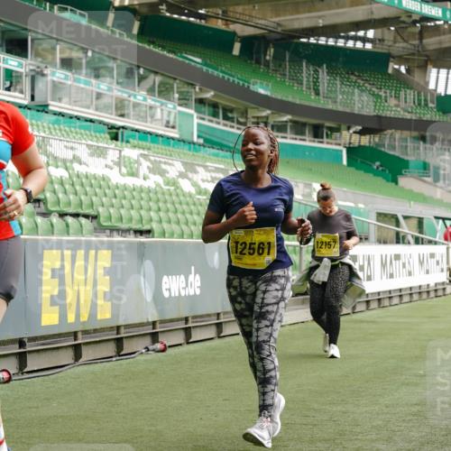 13.09.2026 - 21. swb-Marathon Bremen Michael Burmester http://msf.ph/oto/10425790 13.09.2026 10:48:26 Laufen im Stadion 10264, 10292, 10349, 10407, 10413, 10440, 10732, 10754, 10789, 10925, 11104, 11254, 11262, 11423, 11443, 11541, 11663, 11698, 11942, 11980, 12083, 12157, 12340, 12444, 12471, 12472, 12542, 12561, 10137, 10176, 10191, 10192, 10194, 10202, 10242, 10295, 10344, 10430, 10472, 10524, 10568, 10600, 10629, 10651, 10679, 10713, 10756, 10779, 10882, 10979, 10997, 10999, 11081, 11200, 11233, 11307, 11309, 11355, 11367, 12089, 12153, 12177, 12178 meine-sportfotos.de