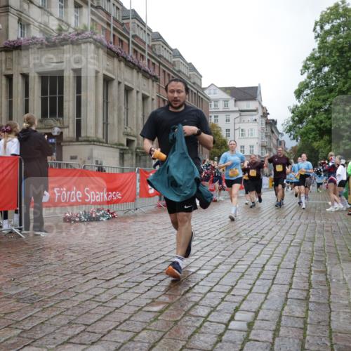 13.09.2026 - Kiel Lauf Yannick Fuchs http://msf.ph/oto/10425792 13.09.2026 11:03:11 Ziel 986, 1635, 1923, 2975, 3621, 3635, 3912, 4757, 5893, 5998, 6319, 6669, 6768, 8130, 8136, 8204, 8782, 9059, 9063, 9070, 9202, 9663, 9819, 12550, 415, 1095, 1298, 1635, 2055, 2796, 3207, 3513, 3947, 4478, 4562, 4648, 4781, 4984, 4986, 5046, 5479, 5712, 6071, 6483, 6548, 6934, 6969, 6974, 7968, 8084, 8914, 9108, 10165, 10648, 10664, 10999, 11064, 11255, 11717, 11736, 11846, 697, 2254, 2724, 2846, 2878, 3744, 4074, 4658, 4854, 6224, 6341, 7282, 7656, 3670 meine-sportfotos.de