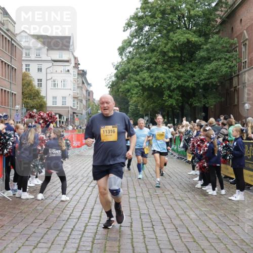 13.09.2026 - Kiel Lauf Yannick Fuchs http://msf.ph/oto/10425793 13.09.2026 09:46:22 Ziel 167, 181, 442, 3052, 3361, 3954, 5855, 5955, 6857, 7308, 8125, 10117, 10913, 11316, 11859, 12495, 12621, 557, 1415, 1418, 2127, 2482, 3142, 3301, 4909, 4910, 4918, 5234, 5511, 5757, 5829, 6732, 7015, 7572, 7911, 7924, 8125, 8244, 8611, 8859, 9841, 10036, 10203, 10685, 10719, 10898, 11076, 11078, 12374, 12841, 288, 3033, 3035, 4906, 6048, 6355, 6577, 7439, 7675, 7754, 8887, 8929, 9832, 10177, 10946, 11861, 12173, 12552, 2788, 3025, 3974 meine-sportfotos.de