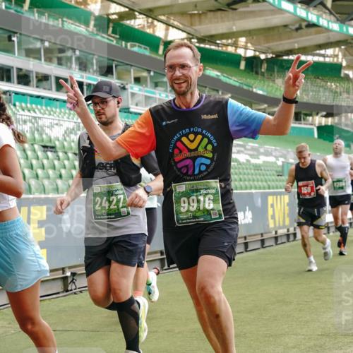 13.09.2026 - 21. swb-Marathon Bremen Michael Burmester http://msf.ph/oto/10425838 13.09.2026 13:01:58 Laufen im Stadion 150, 242, 282, 318, 440, 531, 687, 722, 930, 936, 946, 1006, 1067, 1163, 1250, 1436, 1448, 1582, 1896, 2033, 2047, 2062, 2276, 2292, 2345, 2364, 2370, 2378, 2409, 2427, 2485, 2490, 2491, 2560, 2561, 2627, 2638, 2658, 2666, 2668, 2708, 2781, 2967, 2987, 3013, 3044, 3163, 3164, 3173, 3187, 3248, 3258, 3294, 3334, 3372, 3374, 3375, 3385, 3392, 3496, 3524, 3526, 3527, 3576, 3603, 3642, 3667, 3721, 3774, 3806, 3852, 3893, 4000, 4506, 4558 meine-sportfotos.de