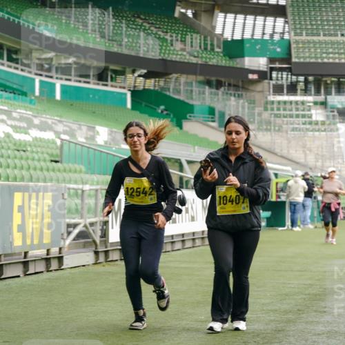 13.09.2026 - 21. swb-Marathon Bremen Michael Burmester http://msf.ph/oto/10425877 13.09.2026 10:48:32 Laufen im Stadion 10264, 10292, 10407, 10413, 10440, 10732, 10754, 10789, 10925, 11104, 11254, 11262, 11423, 11443, 11541, 11663, 11698, 11851, 11942, 11980, 12083, 12157, 12340, 12444, 12471, 12472, 12542, 12561, 10137, 10176, 10191, 10192, 10194, 10202, 10242, 10295, 10344, 10430, 10472, 10524, 10568, 10600, 10629, 10651, 10679, 10713, 10756, 10779, 10979, 10997, 10999, 11081, 11200, 11233, 11307, 11309, 11355, 11367, 11709, 11821, 12089, 12153, 12177, 12178 meine-sportfotos.de