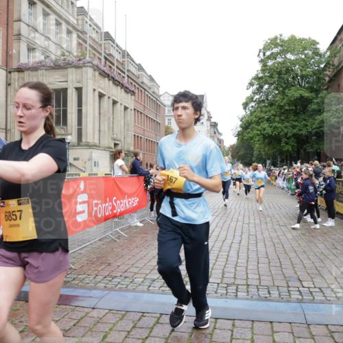 13.09.2026 - Kiel Lauf Yannick Fuchs http://msf.ph/oto/10425878 13.09.2026 09:46:26 Ziel 167, 181, 442, 3361, 6577, 6857, 9832, 10117, 10913, 11316, 11859, 11861, 12173, 12495, 12621, 442, 557, 1415, 1418, 2127, 2482, 3052, 3142, 3301, 3954, 4909, 4910, 4918, 5234, 5757, 5829, 5855, 5955, 6732, 7015, 7308, 7911, 7924, 8125, 8244, 8611, 8859, 10203, 10685, 10719, 10898, 11076, 11078, 12374, 12841, 288, 2527, 3033, 3035, 4906, 6048, 6355, 7190, 7213, 7439, 7675, 7754, 8409, 8887, 8929, 8994, 10177, 10946, 12552, 557, 1418, 2127, 2788, 3142, 3301, 3974, 5757 meine-sportfotos.de