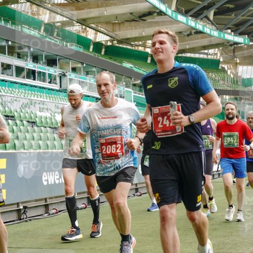 13.09.2026 - 21. swb-Marathon Bremen Michael Burmester http://msf.ph/oto/10425896 13.09.2026 13:02:01 Laufen im Stadion 150, 242, 282, 318, 440, 531, 687, 722, 930, 936, 946, 1006, 1067, 1163, 1250, 1436, 1448, 1582, 1896, 2033, 2047, 2062, 2276, 2292, 2345, 2364, 2370, 2378, 2409, 2427, 2485, 2490, 2491, 2560, 2561, 2627, 2638, 2658, 2666, 2668, 2708, 2779, 2781, 2967, 2987, 3013, 3044, 3114, 3163, 3164, 3173, 3187, 3248, 3258, 3294, 3334, 3372, 3374, 3375, 3385, 3392, 3496, 3524, 3526, 3527, 3576, 3603, 3642, 3667, 3721, 3806, 3852, 3893, 4000, 4506, 4558 meine-sportfotos.de