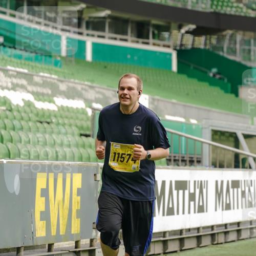13.09.2026 - 21. swb-Marathon Bremen Michael Burmester http://msf.ph/oto/10425995 13.09.2026 10:48:54 Laufen im Stadion 10264, 10292, 10407, 10413, 10440, 10732, 10754, 10789, 10925, 11104, 11254, 11262, 11423, 11443, 11541, 11663, 11698, 11712, 11851, 11942, 11980, 12083, 12340, 12444, 12471, 12472, 12542, 12561, 10137, 10176, 10191, 10192, 10194, 10202, 10242, 10344, 10430, 10472, 10524, 10568, 10600, 10651, 10679, 10713, 10979, 11050, 11081, 11181, 11200, 11244, 11309, 11367, 11574, 11709, 11760, 11821, 12089, 12153, 12177, 12178 meine-sportfotos.de
