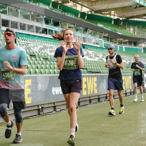 13.09.2026 - 21. swb-Marathon Bremen Michael Burmester http://msf.ph/oto/10426142 13.09.2026 13:02:06 Laufen im Stadion 150, 242, 282, 318, 440, 531, 687, 722, 930, 936, 946, 1006, 1067, 1163, 1250, 1436, 1448, 1582, 1896, 2033, 2047, 2062, 2276, 2292, 2345, 2364, 2370, 2378, 2409, 2421, 2485, 2490, 2491, 2560, 2561, 2627, 2638, 2658, 2666, 2668, 2779, 2781, 2967, 2987, 3013, 3044, 3114, 3163, 3164, 3187, 3248, 3258, 3294, 3334, 3372, 3374, 3375, 3385, 3392, 3496, 3524, 3526, 3527, 3576, 3585, 3603, 3642, 3667, 3721, 3806, 3852, 3893, 3938, 3983, 4000, 4133, 4506, 4558 meine-sportfotos.de
