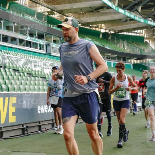 13.09.2026 - 21. swb-Marathon Bremen Michael Burmester http://msf.ph/oto/10426152 13.09.2026 13:25:00 Laufen im Stadion 137, 182, 213, 294, 324, 505, 530, 543, 548, 721, 723, 739, 743, 752, 815, 818, 966, 1273, 1410, 1443, 1459, 1463, 1471, 1491, 1504, 1515, 1561, 1597, 1598, 1830, 1944, 1953, 2058, 2059, 2095, 2211, 2252, 2267, 2271, 2286, 2298, 2308, 2312, 2323, 2354, 2445, 2465, 2483, 2495, 2497, 2503, 2506, 2554, 2571, 2591, 2644, 2752, 2762, 2768, 2776, 2833, 2878, 2896, 2936, 2968, 2981, 3005, 3142, 3211, 3259, 3282, 3288, 3289, 3298, 3306, 3312, 3329, 3364, 3381, 3390, 3395 meine-sportfotos.de