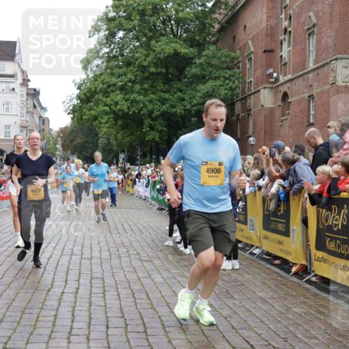 13.09.2026 - Kiel Lauf Yannick Fuchs http://msf.ph/oto/10426153 13.09.2026 09:46:43 Ziel 288, 2527, 3033, 3035, 3808, 4906, 6048, 7190, 7213, 7446, 7675, 7754, 8409, 8887, 8929, 8994, 10177, 12552, 12725, 167, 181, 442, 3052, 3361, 3954, 5855, 5955, 6355, 6577, 6857, 7015, 7308, 7439, 8125, 9832, 10117, 10177, 10913, 10946, 11076, 11078, 11316, 11859, 11861, 12173, 12495, 12621, 1402, 2718, 2759, 2779, 4087, 4238, 4940, 5217, 5351, 6074, 6207, 6638, 7731, 7921, 9141, 9385, 10009, 10301, 10322, 10731, 12622, 1415, 2482, 4909 meine-sportfotos.de