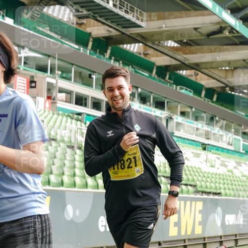 13.09.2026 - 21. swb-Marathon Bremen Michael Burmester http://msf.ph/oto/10426172 13.09.2026 10:49:14 Laufen im Stadion 10264, 10292, 10407, 10413, 10440, 10710, 10732, 10754, 10789, 10925, 11254, 11262, 11423, 11443, 11541, 11698, 11712, 11851, 11942, 11980, 12083, 12440, 12444, 12471, 12472, 12542, 12561, 10137, 10161, 10194, 10202, 10242, 10344, 10430, 10472, 10524, 10535, 10568, 10600, 10651, 10679, 10713, 10895, 10979, 11050, 11081, 11181, 11200, 11244, 11296, 11309, 11367, 11457, 11529, 11530, 11546, 11574, 11675, 11709, 11760, 11821, 12089, 12153, 12177, 12178 meine-sportfotos.de
