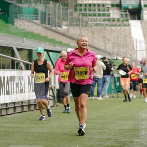 13.09.2026 - 21. swb-Marathon Bremen Michael Burmester http://msf.ph/oto/10426192 13.09.2026 10:49:24 Laufen im Stadion 10292, 10407, 10413, 10440, 10710, 10732, 10754, 10789, 10925, 11031, 11254, 11423, 11541, 11698, 11712, 11780, 11851, 11942, 11980, 12083, 12440, 12471, 12472, 12542, 12561, 10137, 10161, 10194, 10202, 10242, 10344, 10430, 10472, 10524, 10535, 10568, 10600, 10651, 10679, 10713, 10895, 10970, 10979, 11050, 11081, 11181, 11200, 11244, 11296, 11309, 11367, 11457, 11529, 11530, 11546, 11574, 11675, 11709, 11760, 11821, 12089, 12153, 12177, 12178 meine-sportfotos.de
