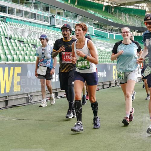 13.09.2026 - 21. swb-Marathon Bremen Michael Burmester http://msf.ph/oto/10426205 13.09.2026 13:25:01 Laufen im Stadion 137, 182, 213, 294, 324, 505, 530, 543, 548, 721, 723, 739, 743, 752, 815, 818, 966, 1273, 1410, 1443, 1459, 1463, 1471, 1491, 1504, 1515, 1561, 1597, 1598, 1744, 1830, 1944, 1953, 2058, 2059, 2095, 2211, 2252, 2267, 2271, 2286, 2298, 2308, 2312, 2323, 2354, 2445, 2465, 2483, 2495, 2497, 2503, 2506, 2554, 2571, 2591, 2644, 2752, 2762, 2768, 2776, 2833, 2878, 2896, 2936, 2981, 3005, 3142, 3211, 3259, 3282, 3288, 3289, 3298, 3306, 3312, 3329, 3364, 3381, 3390, 3395 meine-sportfotos.de