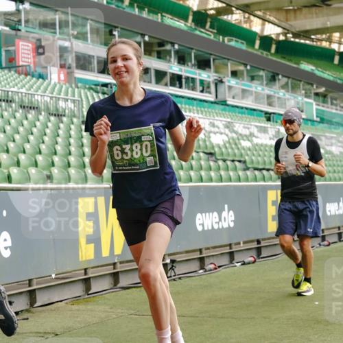 13.09.2026 - 21. swb-Marathon Bremen Michael Burmester http://msf.ph/oto/10426219 13.09.2026 13:02:06 Laufen im Stadion 150, 242, 282, 318, 440, 531, 687, 722, 930, 936, 946, 1006, 1067, 1163, 1250, 1436, 1448, 1582, 1896, 2033, 2047, 2062, 2276, 2292, 2345, 2364, 2370, 2378, 2409, 2421, 2485, 2490, 2491, 2560, 2561, 2627, 2638, 2658, 2666, 2668, 2779, 2781, 2967, 2987, 3013, 3044, 3114, 3163, 3164, 3187, 3248, 3258, 3294, 3334, 3372, 3374, 3375, 3385, 3392, 3496, 3524, 3526, 3527, 3576, 3585, 3603, 3642, 3667, 3721, 3806, 3852, 3893, 3938, 3983, 4000, 4133, 4506, 4558 meine-sportfotos.de