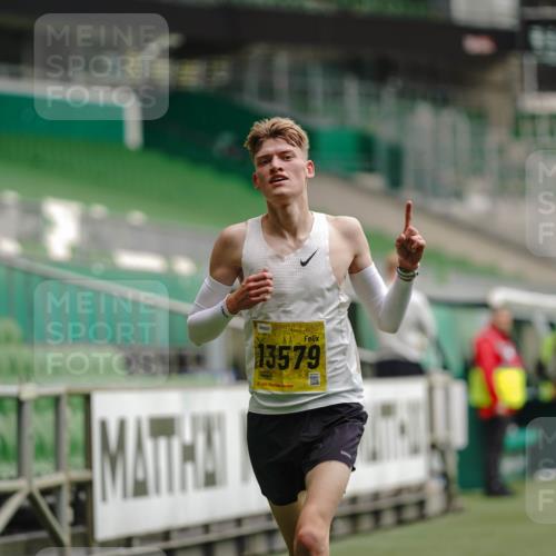 13.09.2026 - 21. swb-Marathon Bremen Michael Burmester http://msf.ph/oto/10426231 13.09.2026 10:16:17 Laufen im Stadion 10597, 12272, 13501, 13510, 13515, 13517, 13525, 13542, 13547, 13567, 13579, 13623, 13627, 13635 meine-sportfotos.de