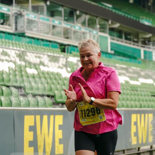 13.09.2026 - 21. swb-Marathon Bremen Michael Burmester http://msf.ph/oto/10426244 13.09.2026 10:49:29 Laufen im Stadion 10292, 10407, 10413, 10440, 10667, 10710, 10732, 10754, 10789, 10925, 11031, 11254, 11423, 11541, 11698, 11712, 11780, 11851, 11942, 11980, 12083, 12440, 12471, 12472, 12542, 12561, 10137, 10161, 10194, 10202, 10242, 10344, 10430, 10472, 10524, 10535, 10568, 10600, 10651, 10895, 10970, 10979, 11050, 11081, 11181, 11200, 11244, 11296, 11309, 11367, 11457, 11529, 11530, 11546, 11573, 11574, 11579, 11675, 11709, 11760, 11821, 12089, 12153, 12177, 12178 meine-sportfotos.de