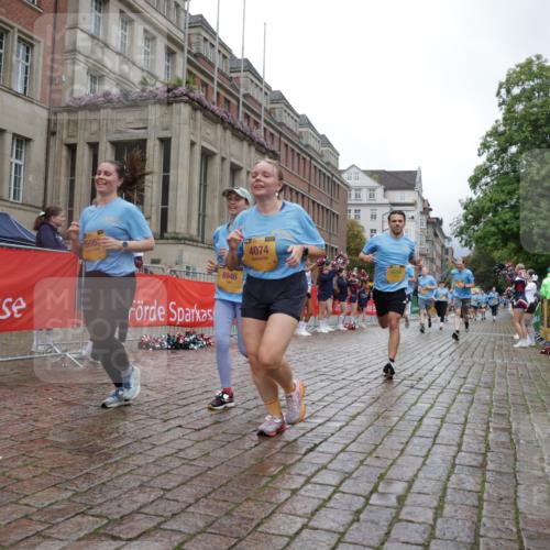 13.09.2026 - Kiel Lauf Yannick Fuchs http://msf.ph/oto/10426277 13.09.2026 11:04:00 Ziel 1089, 1699, 1902, 1906, 2262, 2930, 3120, 3378, 5007, 5008, 7205, 7413, 7764, 8107, 9180, 10567, 10856, 11381, 12465, 643, 1089, 1505, 1698, 2724, 2807, 3049, 3155, 3744, 4074, 4854, 5377, 5588, 5820, 6341, 6524, 6525, 6953, 8946, 9331, 9363, 9581, 9955, 11172, 11930, 12650, 460, 978, 1204, 1316, 2062, 2654, 3195, 3336, 3961, 3963, 4936, 5806, 6092, 6310, 7016, 7451, 8835, 10130, 10776, 11151, 11152, 11856, 697, 2254, 2846, 2878, 4074, 4658, 6224 meine-sportfotos.de