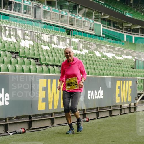13.09.2026 - 21. swb-Marathon Bremen Michael Burmester http://msf.ph/oto/10426284 13.09.2026 10:49:33 Laufen im Stadion 10292, 10407, 10413, 10440, 10627, 10667, 10710, 10754, 10789, 10925, 11031, 11254, 11266, 11541, 11712, 11780, 11851, 11942, 11980, 12083, 12440, 12471, 12542, 12561, 10137, 10161, 10194, 10202, 10242, 10344, 10430, 10472, 10524, 10535, 10568, 10600, 10651, 10895, 10970, 10979, 11050, 11181, 11200, 11244, 11296, 11309, 11367, 11457, 11529, 11530, 11546, 11573, 11574, 11579, 11639, 11675, 11709, 11760, 11821, 12089, 12153, 12177, 12178 meine-sportfotos.de