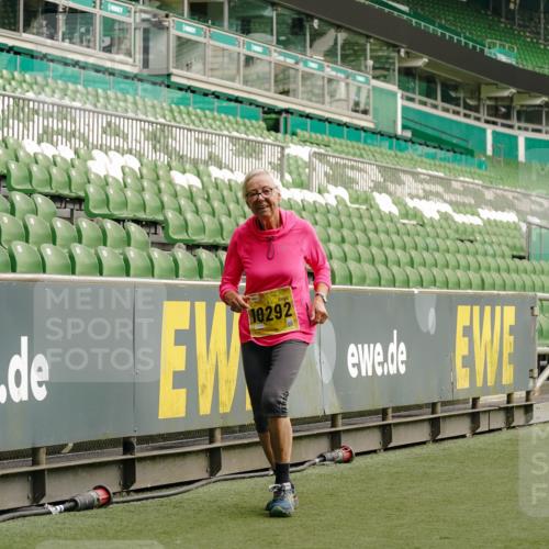 13.09.2026 - 21. swb-Marathon Bremen Michael Burmester http://msf.ph/oto/10426294 13.09.2026 10:49:33 Laufen im Stadion 10292, 10407, 10413, 10440, 10627, 10667, 10710, 10754, 10789, 10925, 11031, 11254, 11266, 11541, 11712, 11780, 11851, 11942, 11980, 12083, 12440, 12471, 12542, 12561, 10137, 10161, 10194, 10202, 10242, 10344, 10430, 10472, 10524, 10535, 10568, 10600, 10651, 10895, 10970, 10979, 11050, 11181, 11200, 11244, 11296, 11309, 11367, 11457, 11529, 11530, 11546, 11573, 11574, 11579, 11639, 11675, 11709, 11760, 11821, 12089, 12153, 12177, 12178 meine-sportfotos.de