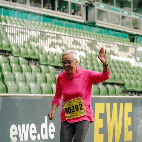 13.09.2026 - 21. swb-Marathon Bremen Michael Burmester http://msf.ph/oto/10426302 13.09.2026 10:49:34 Laufen im Stadion 10292, 10407, 10413, 10440, 10627, 10667, 10710, 10754, 10789, 10925, 11031, 11254, 11266, 11541, 11712, 11780, 11851, 11942, 11980, 12083, 12440, 12471, 12542, 12561, 10137, 10161, 10194, 10202, 10242, 10344, 10430, 10472, 10524, 10535, 10568, 10600, 10651, 10895, 10933, 10970, 10979, 11050, 11181, 11200, 11244, 11296, 11309, 11367, 11457, 11529, 11530, 11546, 11573, 11574, 11579, 11639, 11675, 11709, 11760, 11821, 12089, 12153, 12177, 12178 meine-sportfotos.de
