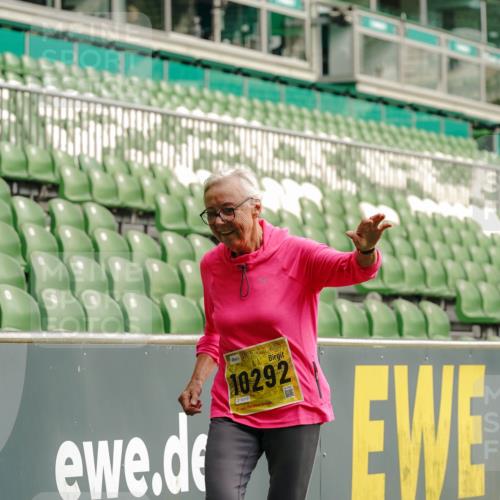 13.09.2026 - 21. swb-Marathon Bremen Michael Burmester http://msf.ph/oto/10426311 13.09.2026 10:49:34 Laufen im Stadion 10292, 10407, 10413, 10440, 10627, 10667, 10710, 10754, 10789, 10925, 11031, 11254, 11266, 11541, 11712, 11780, 11851, 11942, 11980, 12083, 12440, 12471, 12542, 12561, 10137, 10161, 10194, 10202, 10242, 10344, 10430, 10472, 10524, 10535, 10568, 10600, 10651, 10895, 10933, 10970, 10979, 11050, 11181, 11200, 11244, 11296, 11309, 11367, 11457, 11529, 11530, 11546, 11573, 11574, 11579, 11639, 11675, 11709, 11760, 11821, 12089, 12153, 12177, 12178 meine-sportfotos.de