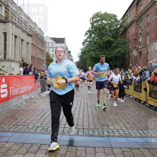 13.09.2026 - Kiel Lauf Yannick Fuchs http://msf.ph/oto/10426319 13.09.2026 09:46:54 Ziel 1402, 2527, 2718, 2759, 2779, 3808, 4087, 4238, 4940, 6074, 6207, 6638, 7190, 7213, 7446, 7731, 7921, 8409, 9141, 9385, 10301, 10322, 10731, 12622, 12725, 167, 181, 288, 2527, 3033, 3035, 3361, 4906, 6048, 6355, 6577, 6857, 7439, 7675, 7754, 8887, 8929, 8994, 9832, 10177, 10913, 10946, 11316, 11859, 11861, 12173, 12495, 12552, 12621, 1235, 2587, 5167, 5217, 5351, 7461, 8524, 9091, 10009, 10076, 10224, 10742, 10744, 11862, 11964, 12635, 181, 442, 3052, 3954, 5855, 8125 meine-sportfotos.de