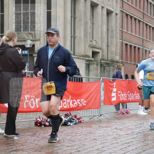13.09.2026 - Kiel Lauf Yannick Fuchs http://msf.ph/oto/10426331 13.09.2026 11:04:08 Ziel 978, 1902, 1906, 2062, 3378, 4936, 5007, 5008, 7016, 8107, 10130, 10776, 11151, 11152, 11381, 12465, 643, 1089, 1505, 1698, 1699, 2262, 2807, 2930, 3049, 3120, 5377, 5588, 5820, 6524, 6525, 7205, 7413, 7764, 8107, 9180, 9331, 9581, 9955, 10567, 10856, 11172, 11930, 12465, 460, 567, 1204, 1316, 1554, 2298, 2654, 2662, 2750, 3140, 3141, 3195, 3336, 3961, 3963, 4155, 4870, 5806, 6010, 6092, 6310, 6962, 6963, 7451, 7686, 8835, 9067, 9806, 9980, 9987, 11050, 11856, 4074 meine-sportfotos.de
