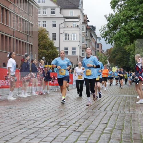 13.09.2026 - Kiel Lauf Yannick Fuchs http://msf.ph/oto/10426355 13.09.2026 11:04:10 Ziel 460, 978, 1204, 1316, 1902, 1906, 2062, 3336, 3378, 4936, 5007, 5008, 5806, 6092, 7016, 10130, 10776, 11151, 11152, 11381, 11856, 643, 1089, 1505, 1698, 1699, 2262, 2807, 2930, 3049, 3120, 5377, 5588, 5820, 6524, 6525, 7205, 7413, 7764, 8107, 9180, 9331, 9581, 9955, 10567, 10856, 11172, 11381, 11930, 12465, 567, 1554, 2298, 2654, 2662, 2750, 2758, 3140, 3141, 3195, 3961, 3963, 4155, 4870, 6010, 6310, 6962, 6963, 7157, 7451, 7686, 8835, 8956, 9067, 9806, 9980, 9987, 11050 meine-sportfotos.de