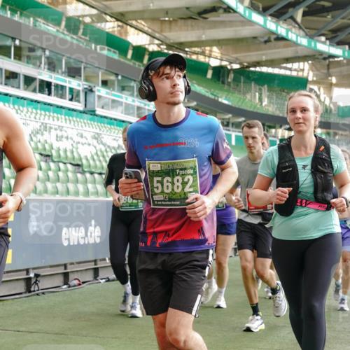 13.09.2026 - 21. swb-Marathon Bremen Michael Burmester http://msf.ph/oto/10426359 13.09.2026 13:25:08 Laufen im Stadion 137, 182, 213, 294, 324, 505, 530, 543, 548, 645, 721, 723, 739, 743, 752, 815, 818, 966, 1273, 1410, 1443, 1459, 1463, 1471, 1487, 1491, 1504, 1515, 1561, 1597, 1598, 1744, 1828, 1830, 1944, 1953, 2058, 2059, 2095, 2211, 2252, 2267, 2271, 2286, 2298, 2308, 2312, 2323, 2354, 2445, 2465, 2483, 2497, 2503, 2506, 2554, 2571, 2591, 2644, 2752, 2762, 2768, 2776, 2833, 2878, 2896, 2981, 3005, 3062, 3097, 3142, 3172, 3211, 3259, 3288, 3289, 3298, 3306, 3312, 3329, 3364, 3381, 3390 meine-sportfotos.de