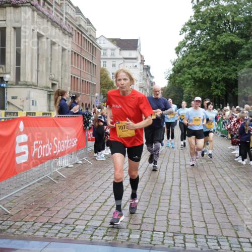 13.09.2026 - Kiel Lauf Yannick Fuchs http://msf.ph/oto/10426364 13.09.2026 09:46:57 Ziel 1402, 2718, 2759, 2779, 3808, 4087, 4238, 4940, 5217, 5351, 6074, 6207, 6638, 7446, 7731, 7921, 9141, 9385, 10009, 10301, 10322, 10731, 12622, 12725, 167, 181, 288, 2527, 3033, 3035, 3361, 4906, 6048, 6355, 6577, 6857, 7190, 7213, 7439, 7675, 7754, 8409, 8887, 8929, 8994, 9832, 10177, 10913, 10946, 11859, 11861, 12173, 12552, 12621, 1235, 2587, 5167, 7461, 8524, 9091, 10076, 10224, 10742, 10744, 11862, 11964, 12635, 167, 181, 442, 3954 meine-sportfotos.de