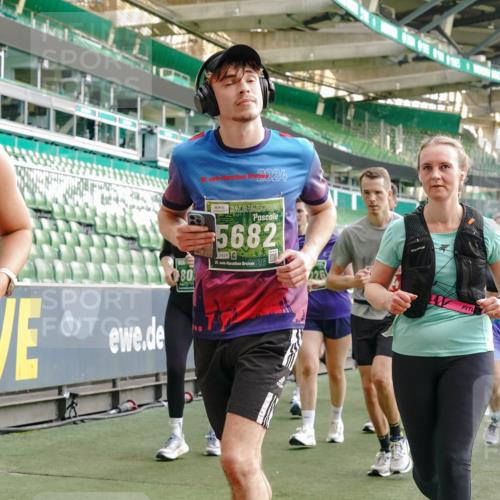 13.09.2026 - 21. swb-Marathon Bremen Michael Burmester http://msf.ph/oto/10426366 13.09.2026 13:25:08 Laufen im Stadion 137, 182, 213, 294, 324, 505, 530, 543, 548, 645, 721, 723, 739, 743, 752, 815, 818, 966, 1273, 1410, 1443, 1459, 1463, 1471, 1487, 1491, 1504, 1515, 1561, 1597, 1598, 1744, 1828, 1830, 1944, 1953, 2058, 2059, 2095, 2211, 2252, 2267, 2271, 2286, 2298, 2308, 2312, 2323, 2354, 2445, 2465, 2483, 2497, 2503, 2506, 2554, 2571, 2591, 2644, 2752, 2762, 2768, 2776, 2833, 2878, 2896, 2981, 3005, 3062, 3097, 3142, 3172, 3211, 3259, 3288, 3289, 3298, 3306, 3312, 3329, 3364, 3381, 3390 meine-sportfotos.de