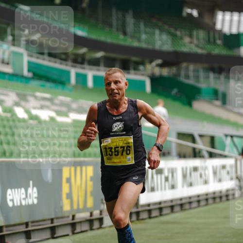 13.09.2026 - 21. swb-Marathon Bremen Michael Burmester http://msf.ph/oto/10426379 13.09.2026 10:16:34 Laufen im Stadion 10597, 12272, 13501, 13510, 13515, 13517, 13525, 13542, 13547, 13567, 13576, 13579, 13623, 13627, 13635 meine-sportfotos.de