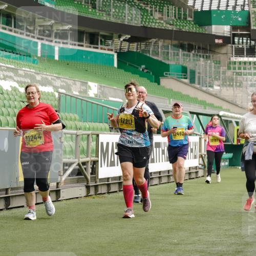 13.09.2026 - 21. swb-Marathon Bremen Michael Burmester http://msf.ph/oto/10426442 13.09.2026 10:49:44 Laufen im Stadion 10407, 10413, 10627, 10667, 10710, 10754, 11031, 11254, 11266, 11541, 11712, 11780, 11851, 11942, 11980, 12440, 12542, 10137, 10161, 10194, 10202, 10242, 10344, 10349, 10430, 10472, 10524, 10535, 10568, 10600, 10651, 10895, 10933, 10970, 11050, 11181, 11200, 11244, 11296, 11309, 11367, 11457, 11529, 11530, 11546, 11573, 11574, 11579, 11639, 11675, 11709, 11760, 11821, 12089, 12153, 12177, 12178 meine-sportfotos.de